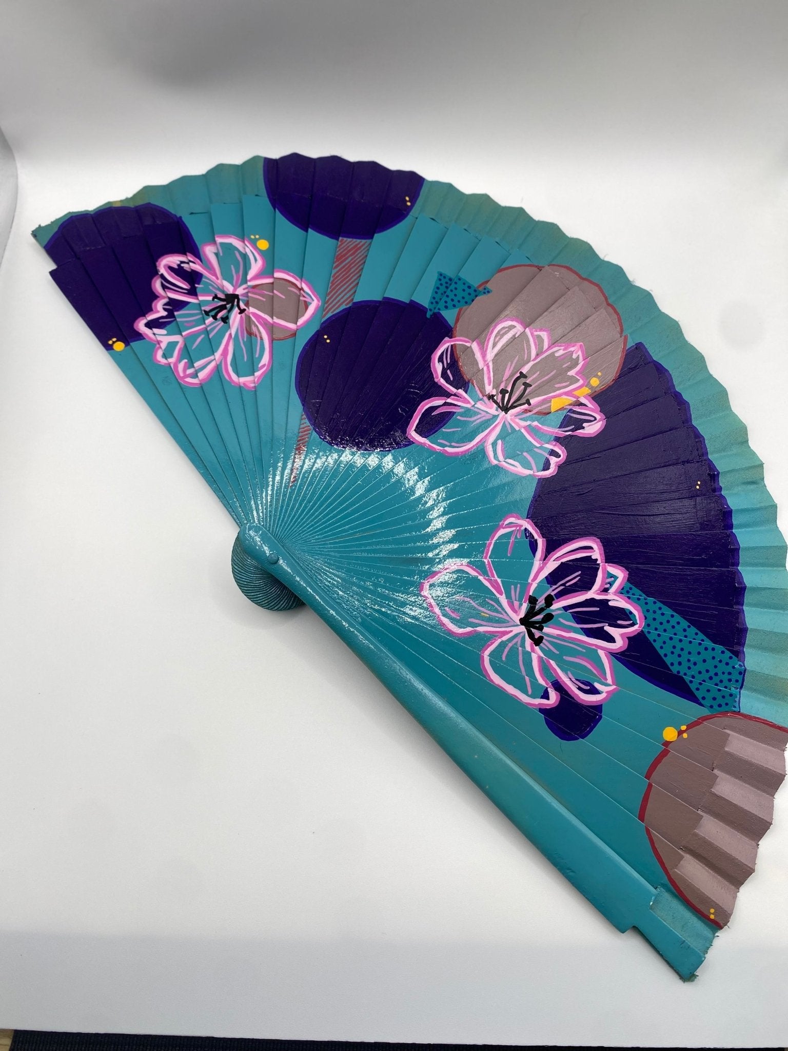 Folding Hand Fan - Floral Art - Wood (42x23cm)_endorphin art