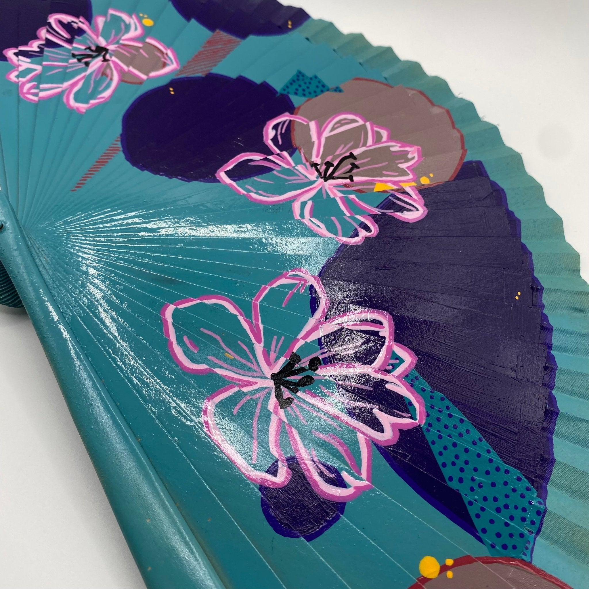 Folding Hand Fan - Floral Art - Wood (42x23cm)_endorphin art