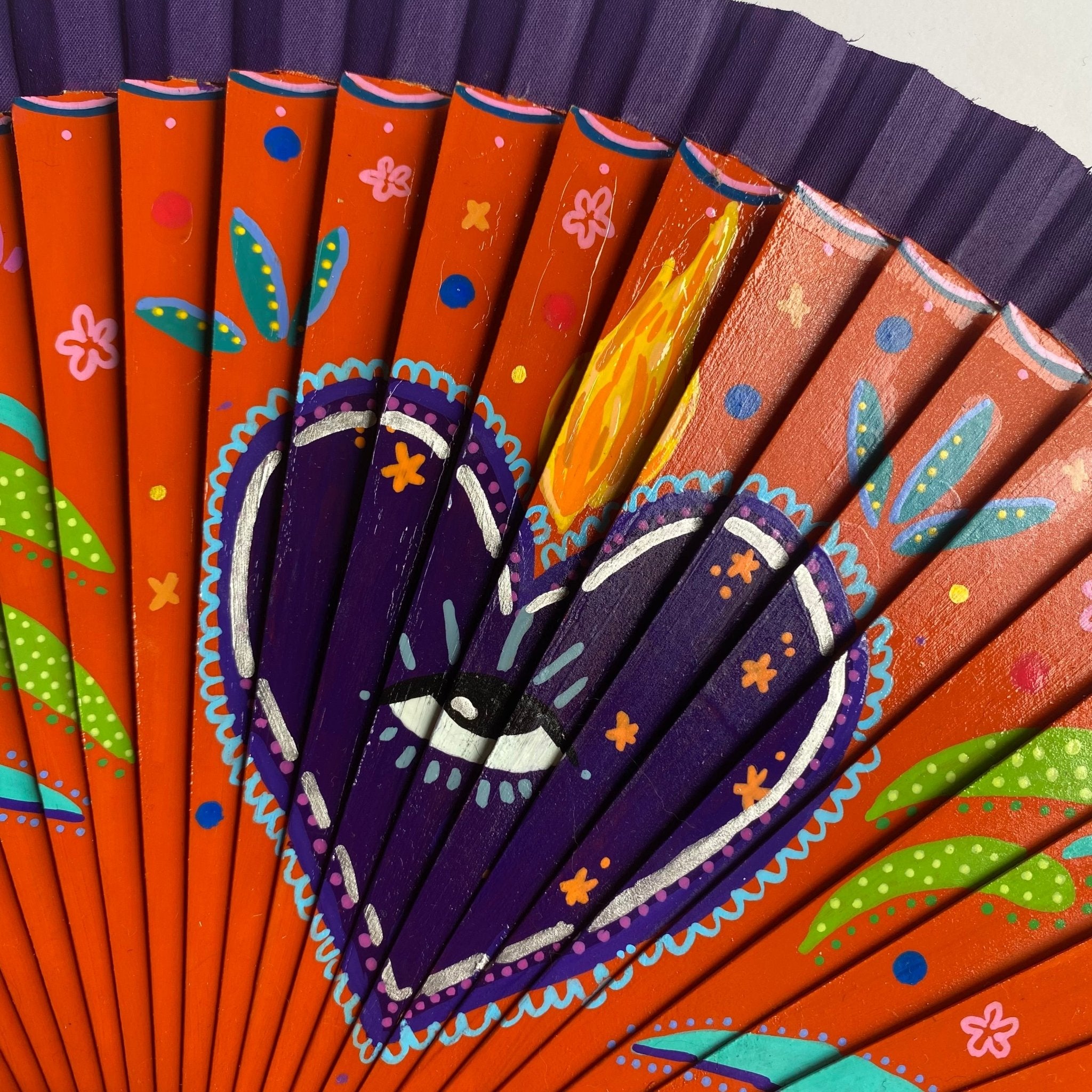 Folding Hand Fan - Sacred Heart - Wood (42x23cm)_endorphin art