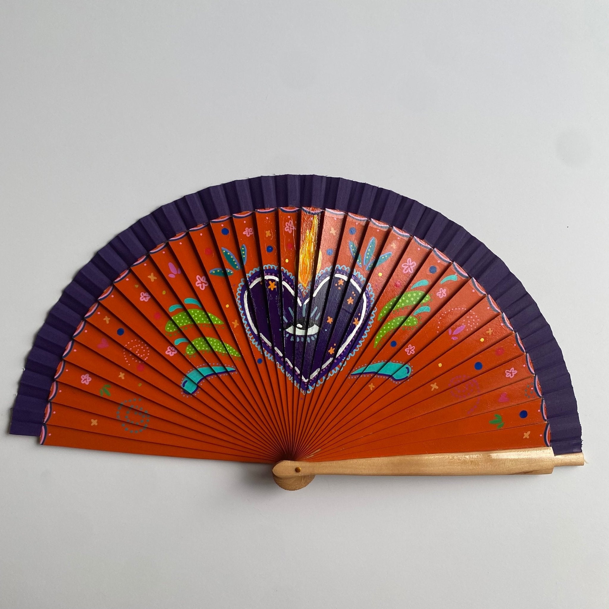 Folding Hand Fan - Sacred Heart - Wood (42x23cm)_endorphin art