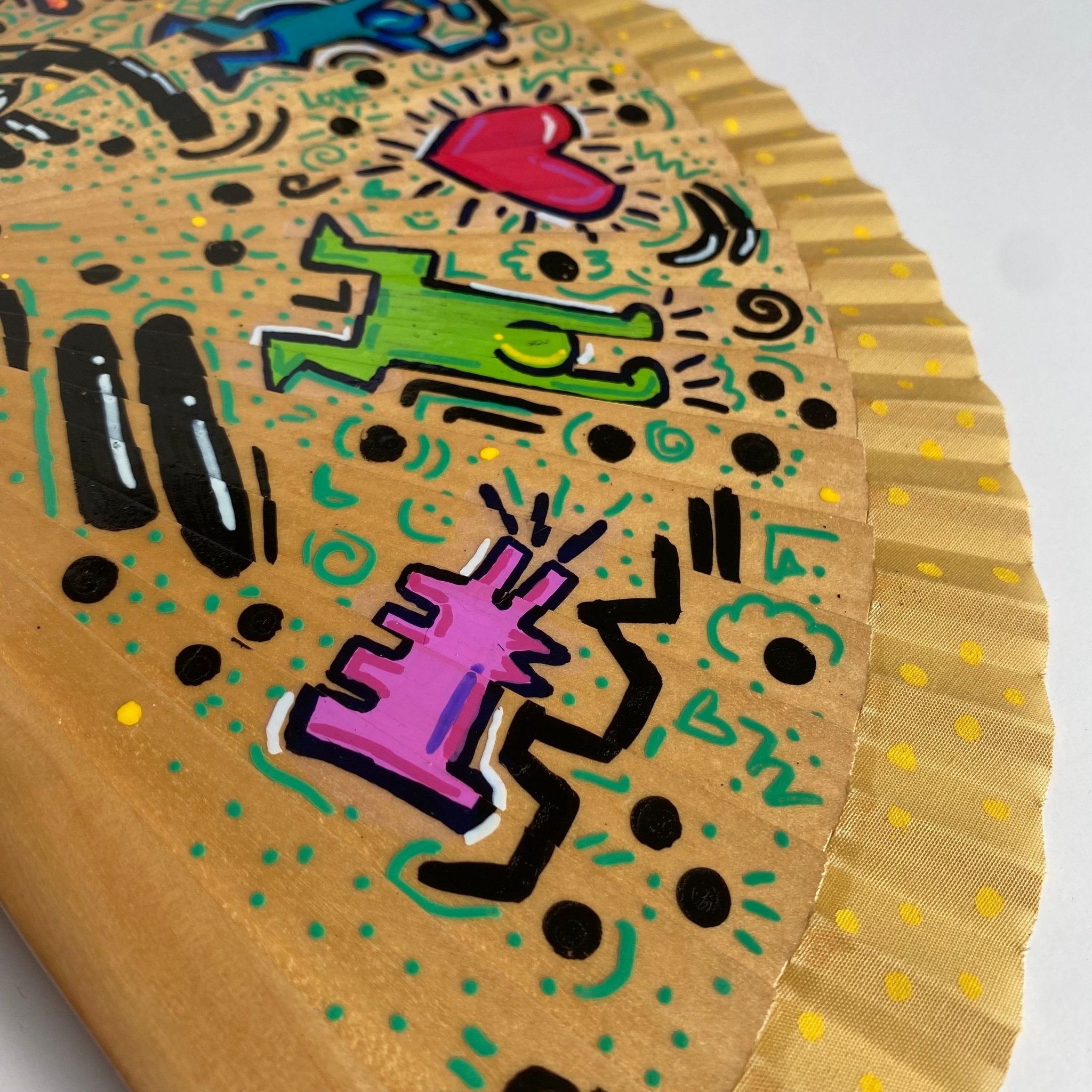 Folding Hand Fan - Keith Haring Art - Wood (42x23cm)_endorphin art
