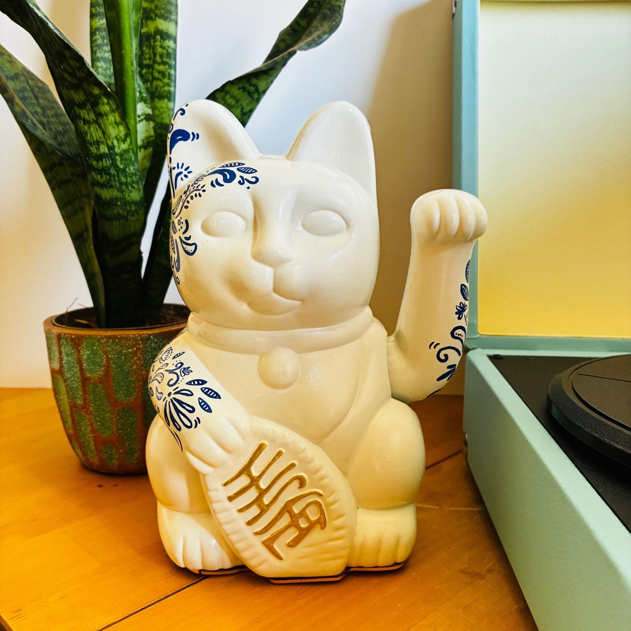 Maneki Neko Windflower Lucky Cat Figurine - 14x20cm_endorphin art